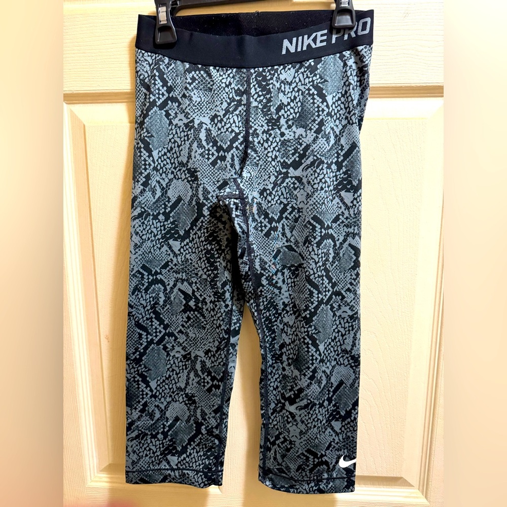 Nike Pro athletic leggings